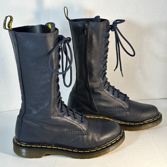 Ladies Size 7 Dr Martens tall boots - Picture 5 of 16